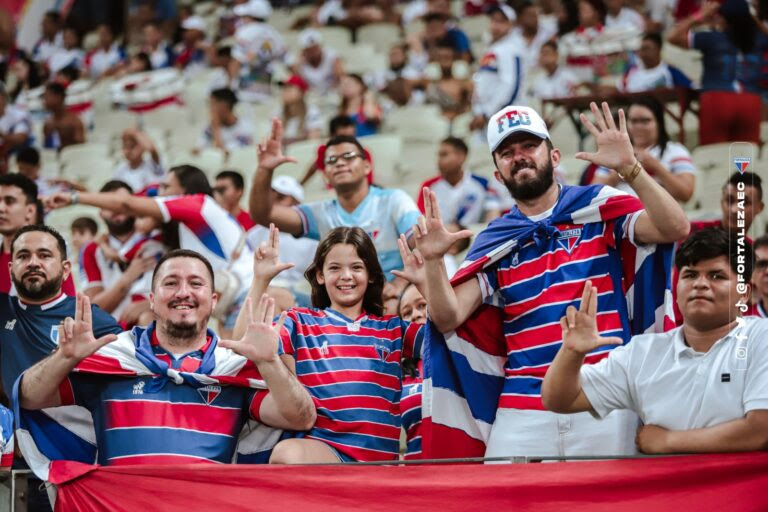 De ônibus, Fortaleza vai levar 80 sócios de graça para final no Uruguai