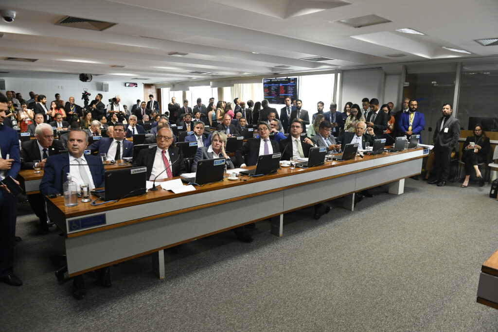 CCJ do Senado Federal aprova texto-base da reforma tributária