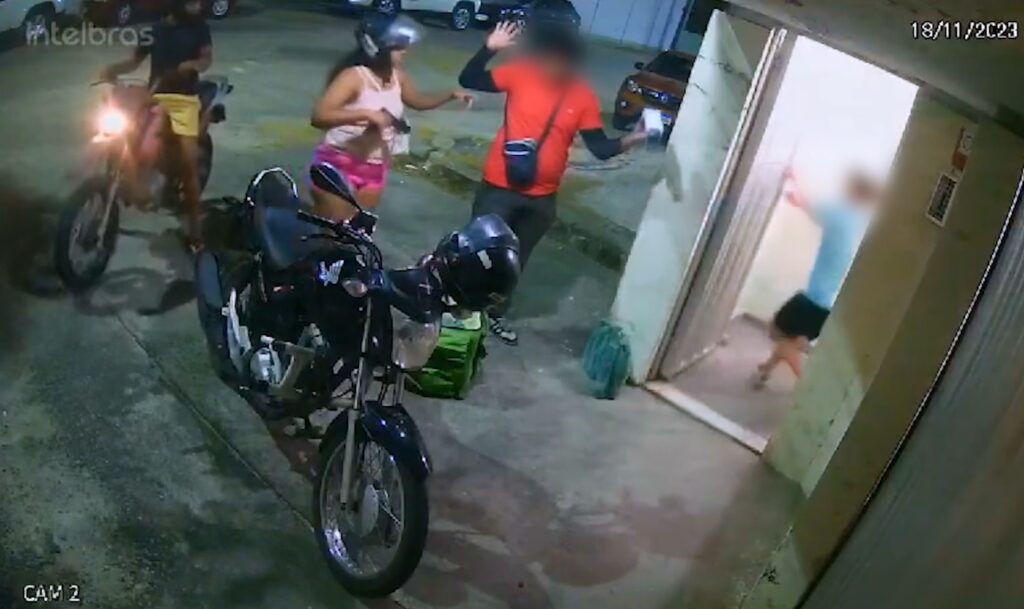 Assalto: Casal rouba motocicleta de entregador no Parque Manibura