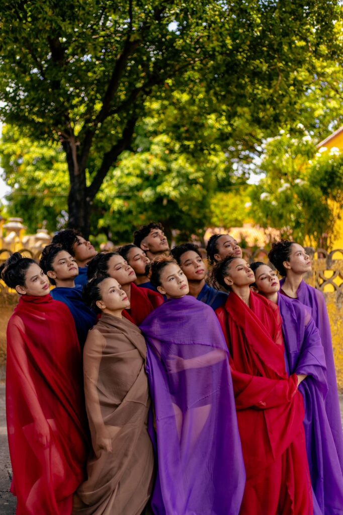 Vila das Artes apresenta espetáculos de dança "Sopro de Vento" e "Sobre viver – danças de um cotidiano"