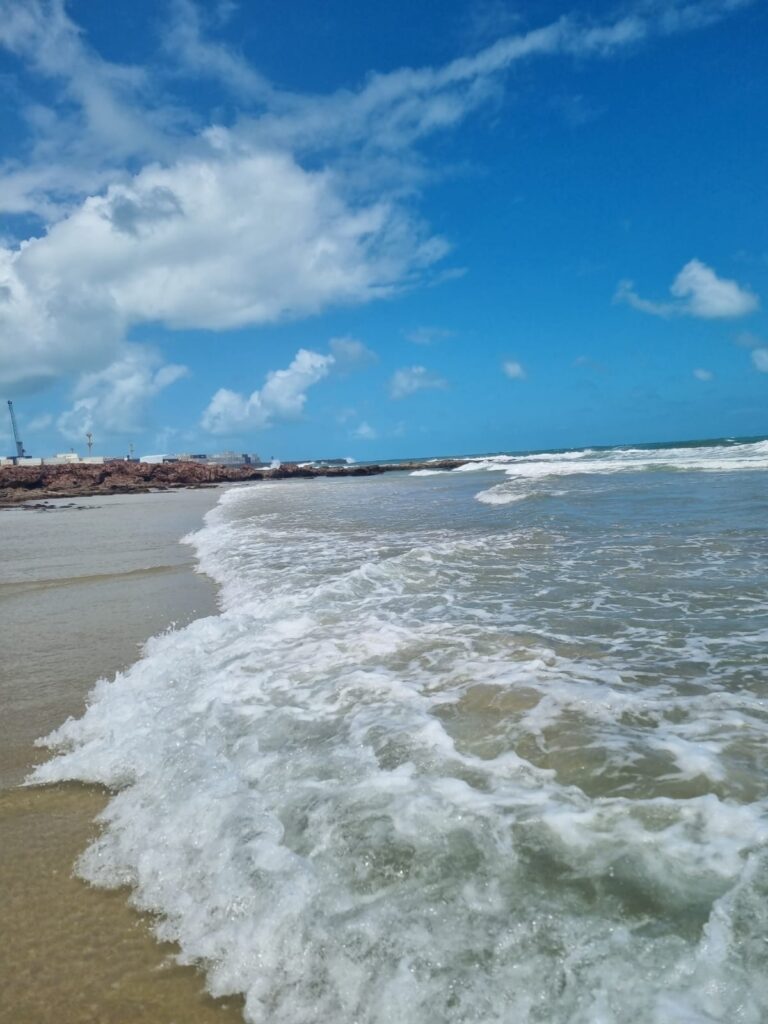 Fortaleza tem 55 trechos de praias próprios para banho neste fim de semana