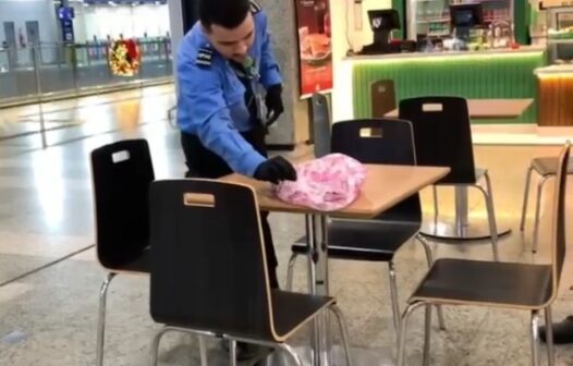Mulher viraliza após sacola de calcinhas ser confundida com bomba no aeroporto