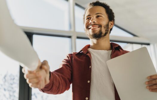 Como melhorar o desempenho nas entrevistas e começar o ano com emprego novo