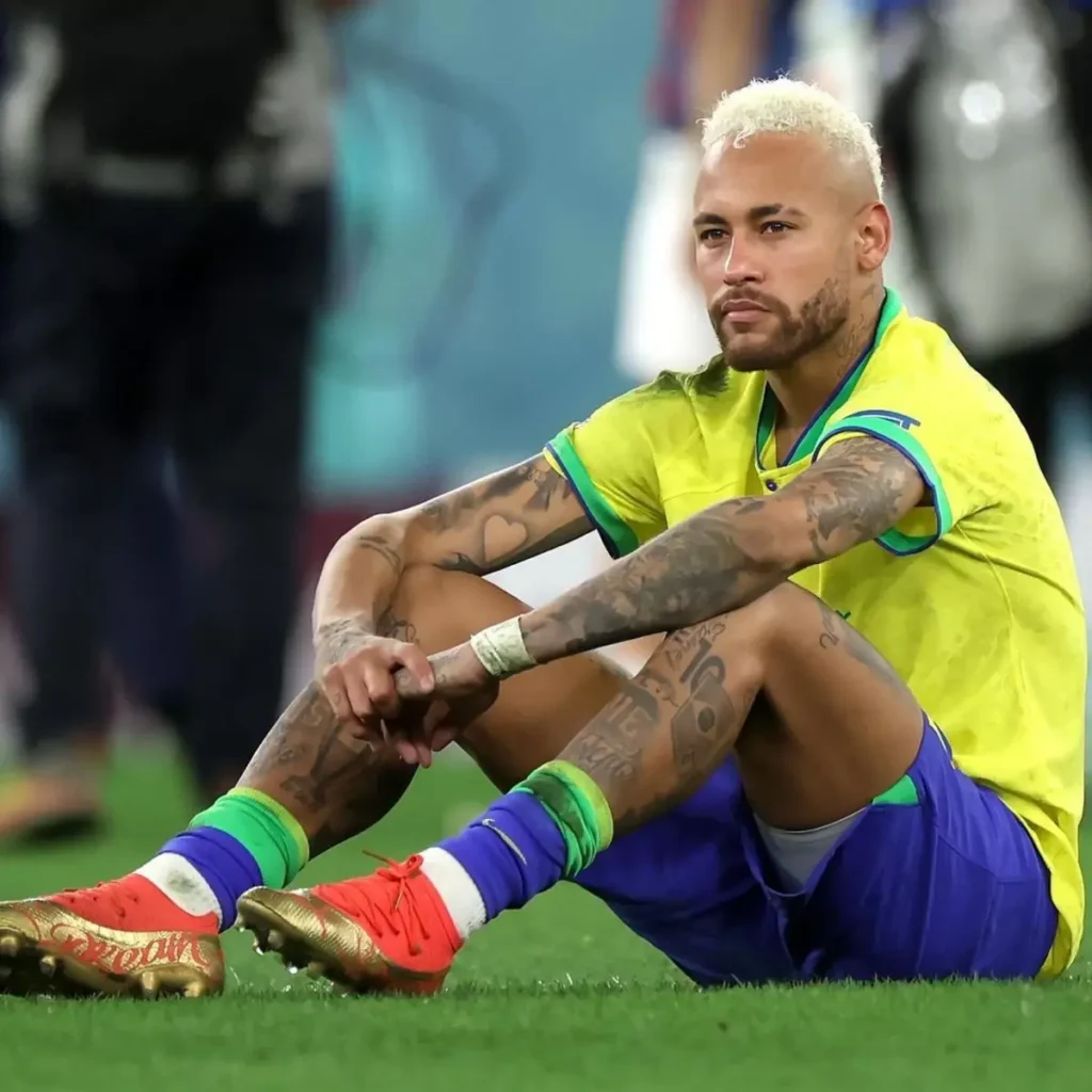 Neymar é cortado da seleção brasileira e substituído por Endrick