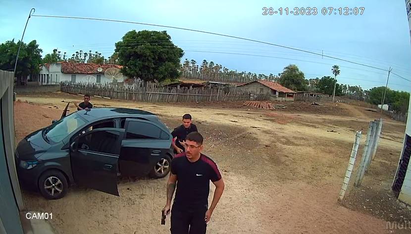 Grupo armado invade casa e mata líder de grupo criminoso no interior do Ceará
