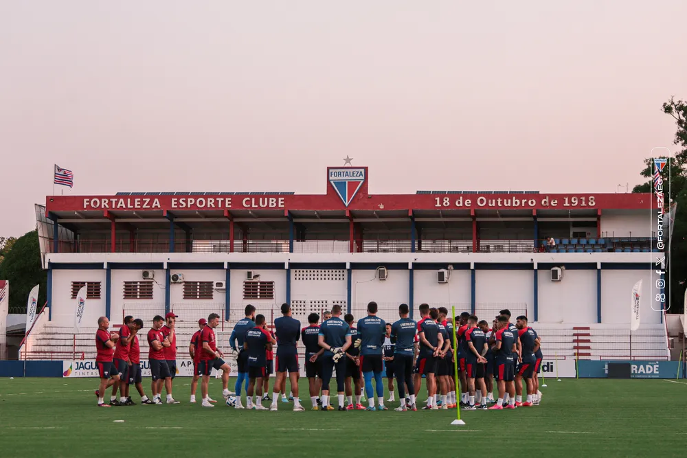 Torcedores vão ao treino do Fortaleza cobrar elenco por melhores resultados