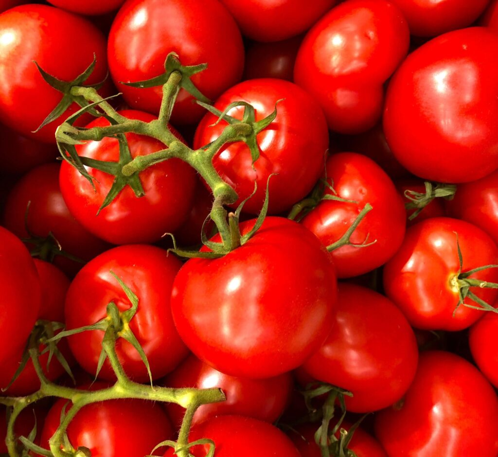 Quilo do tomate aumenta de preço e pode custar até R$ 10 nas feiras livres de Fortaleza