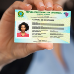 Emissão da nova carteira de identidade em formato de cartão já está disponível no Ceará; saiba mais