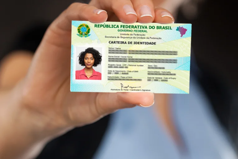 Nova carteira de identidade nacional começa a ser emitida em todo o Brasil 