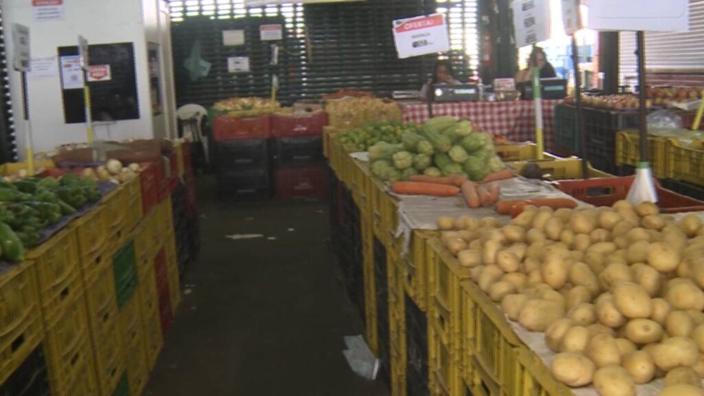 Onda de calor altera preço das frutas e hortaliças vendidas no Ceará