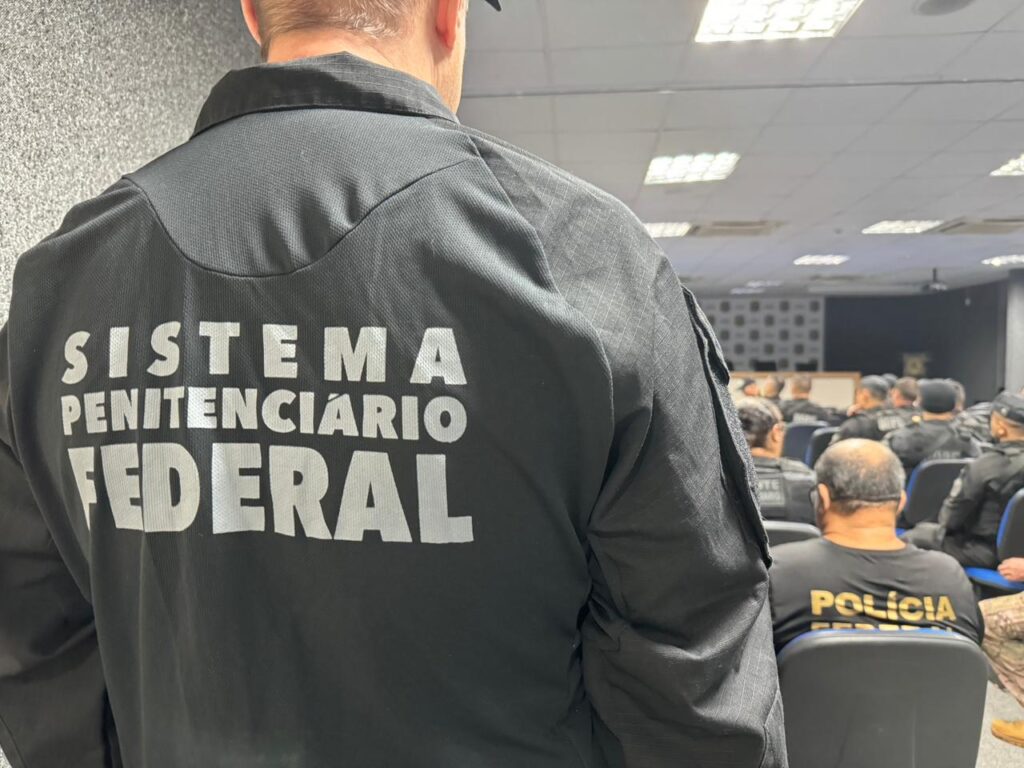 Operação policial investiga grupo criminoso com atuação nos presídios cearenses