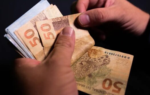 Salário mínimo poderá ser de R$ 1.421 em 2024