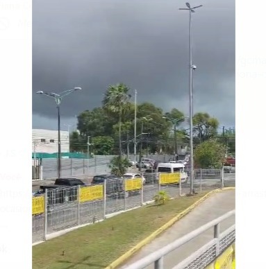 Semáforos apagados geram confusão na avenida Borges de Melo, em Fortaleza