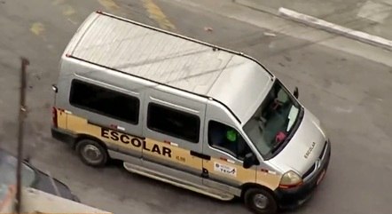 Menino morre após ser esquecido dentro de van escolar em São Paulo