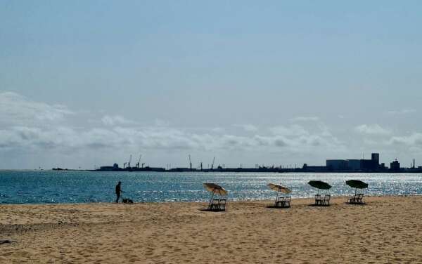 Fortaleza tem 23 trechos de praias próprios para banho neste fim de semana