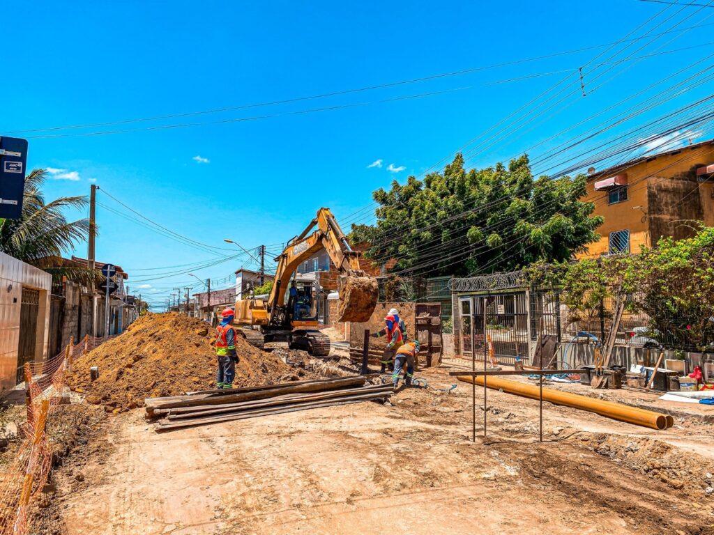 Ruas do Mondubim, em Fortaleza, são contempladas com rede de esgoto