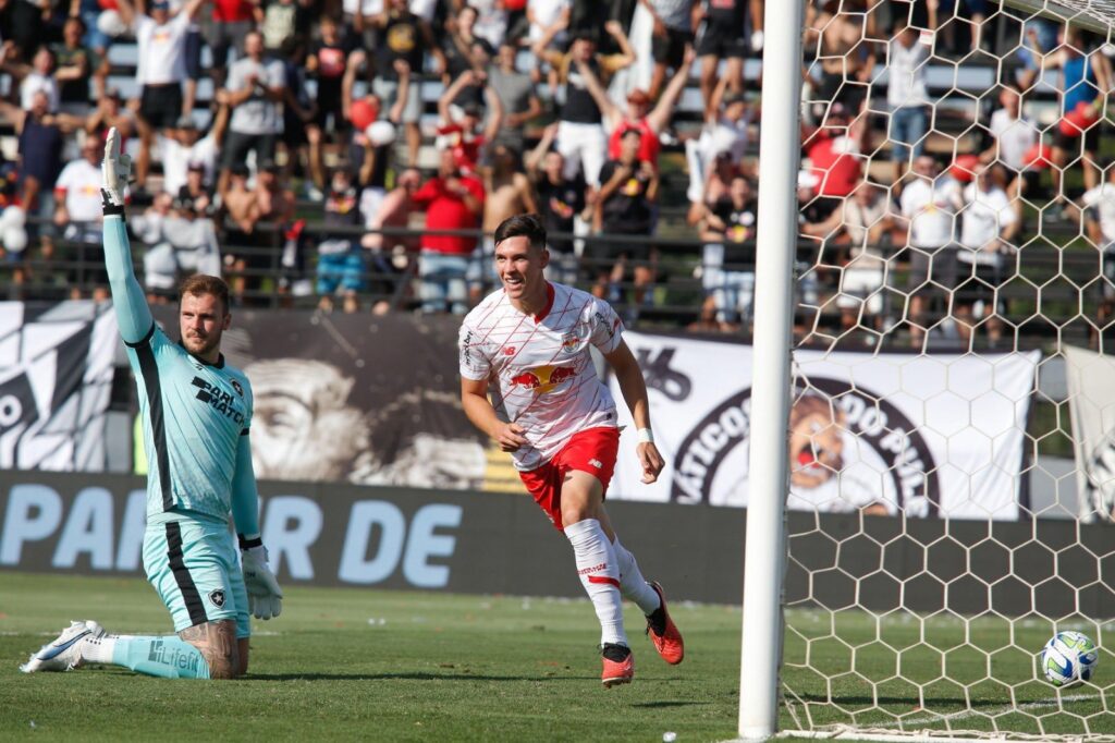 Brasileirão: Botafogo toma gol nos acréscimos e deixa a liderança após 31 rodadas