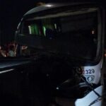 Micro-ônibus que transportava pacientes colide com caminhão e deixa feridos no Ceará