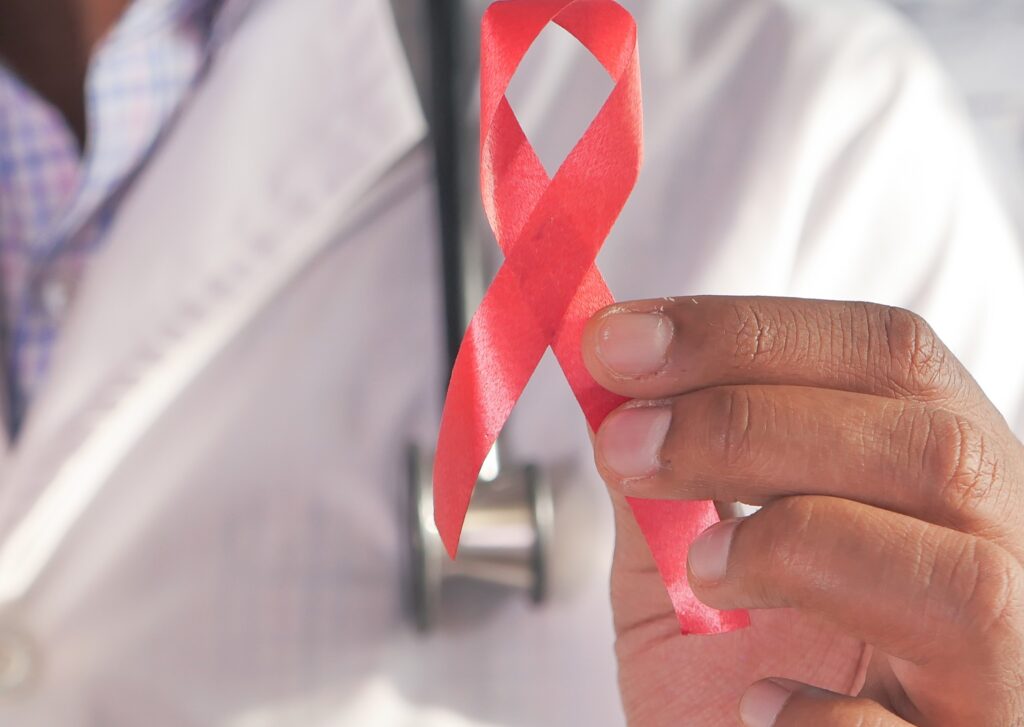 Casos de HIV/aids e sífilis registram aumento entre homens jovens no Brasil