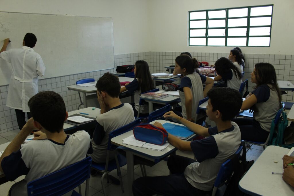 Levantamento: Menos de 50% dos alunos sabem o básico em matemática e ciências