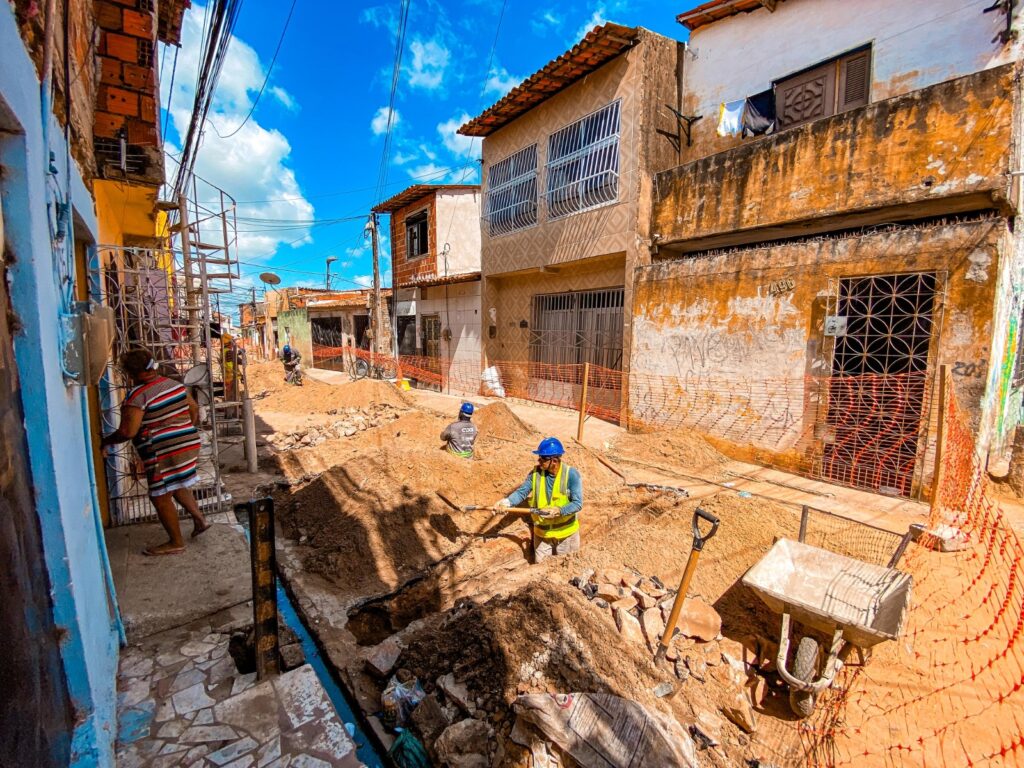 Vila Velha recebe obras para implantar estrutura de rede de esgoto