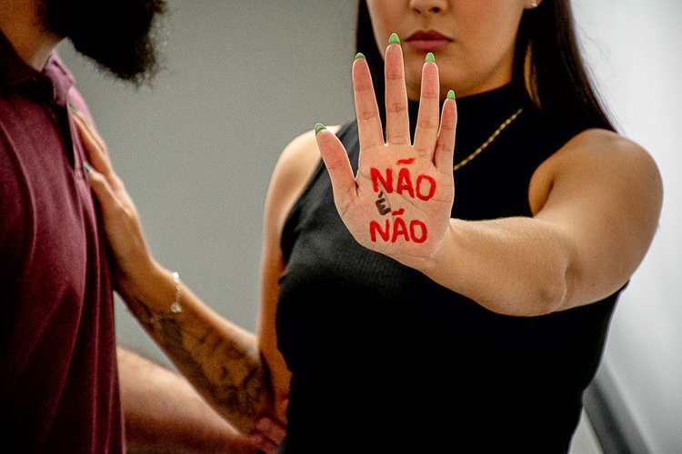 Lula sanciona lei que tenta proteger mulheres de violência em bares e shows