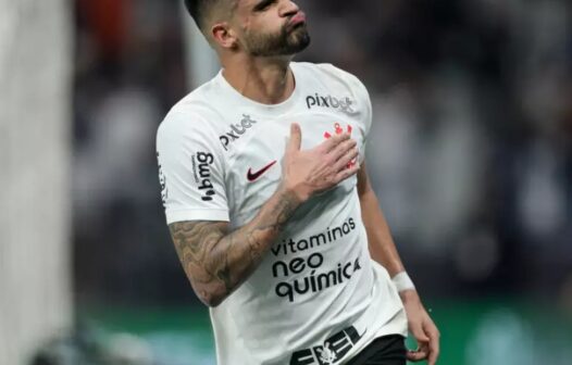 Corinthians anuncia as saídas de Gil, Giuliano e Renato Augusto