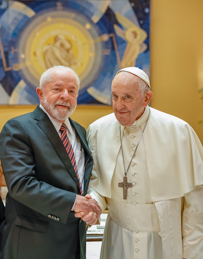 Nas redes, Lula parabeniza Papa Francisco, que completa 87 anos