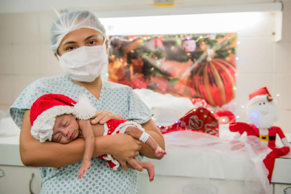 Bebês internados no Hospital Geral ganham sessão de fotos de Natal