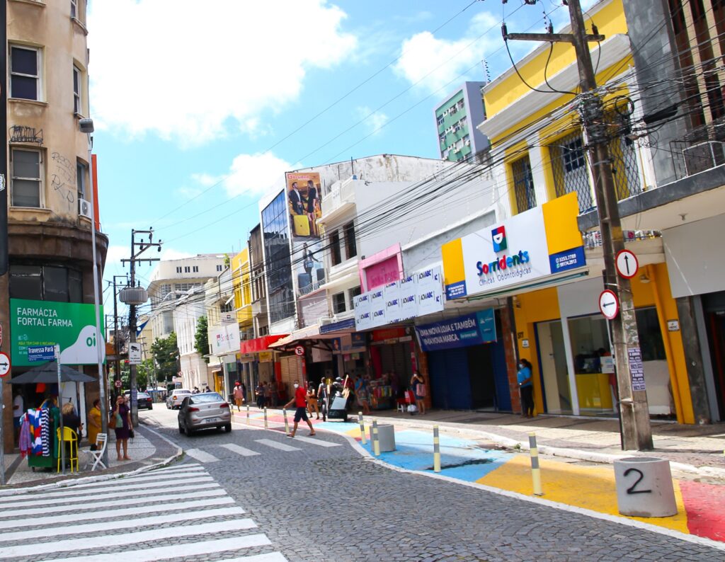 Dia do comerciário em Fortaleza: confira o que abre e fecha nesta segunda-feira (23)