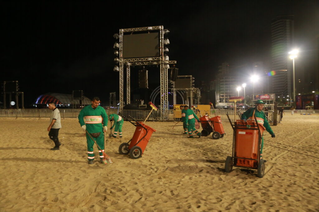 Primeiro dia do Réveillon de Fortaleza gerou 6,9 toneladas de lixo no Aterro