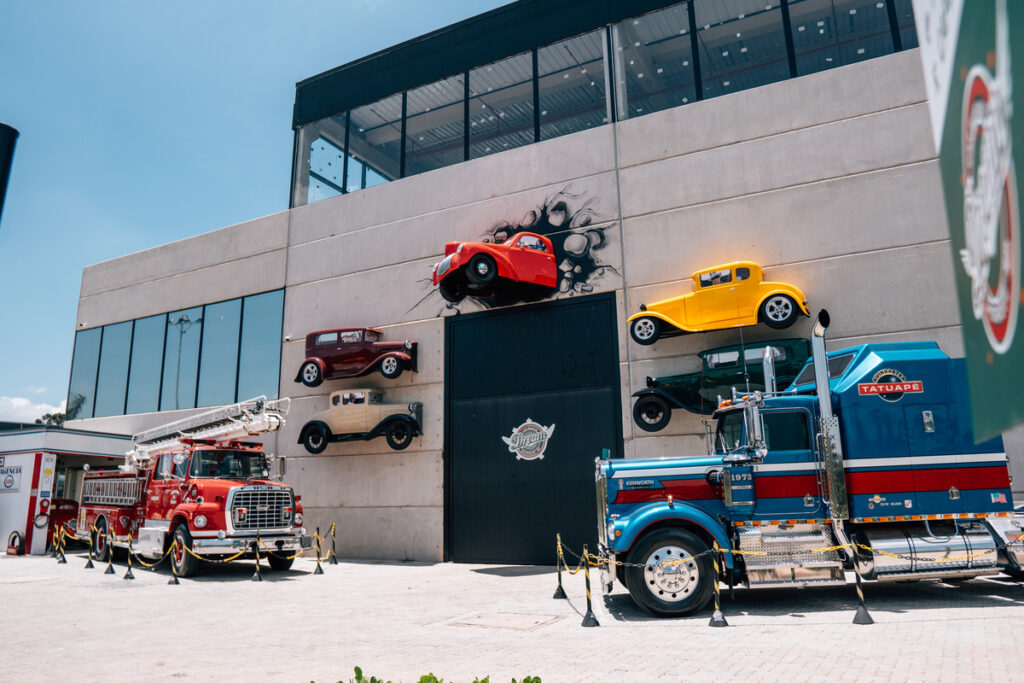 Conheça o Dream Car Museum: espaço com 145 veículos raros