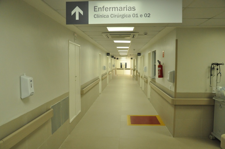 Hospital Universitário da UFC e Prefeitura de Fortaleza assinam acordo para ampliar cirurgias e exames