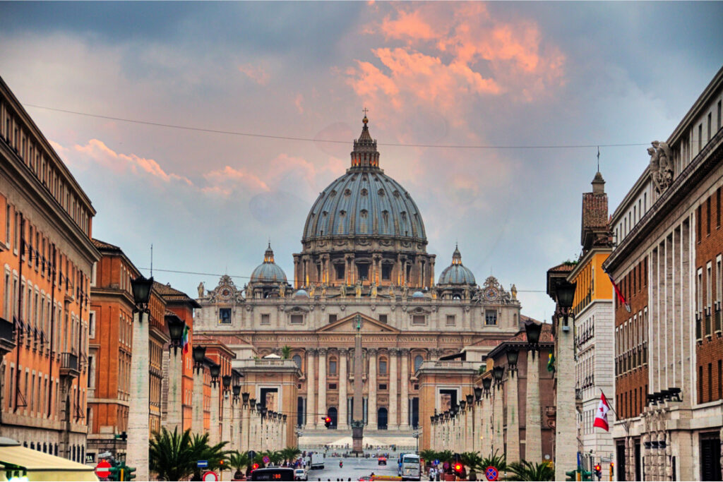 Igreja Católica autoriza que padres abençoem casais do mesmo sexo