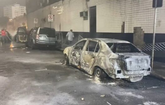 Após rebaixamento do Santos, carro de Mendonza é incendiado no entorno da Vila Belmiro