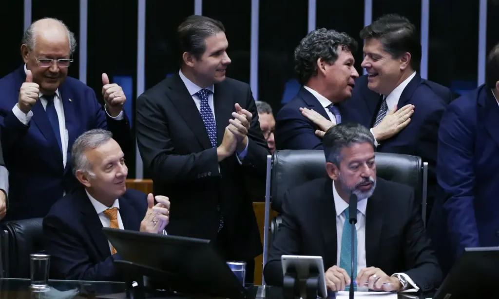 Reforma tributária: Câmara aprova texto em segundo turno