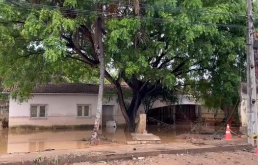 Chuva de 104 milímetros causa alagamentos e transtornos em Juazeiro do Norte, no Ceará