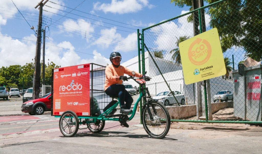 Prefeitura de Fortaleza coleta recicláveis na porta de casa com agendamento online