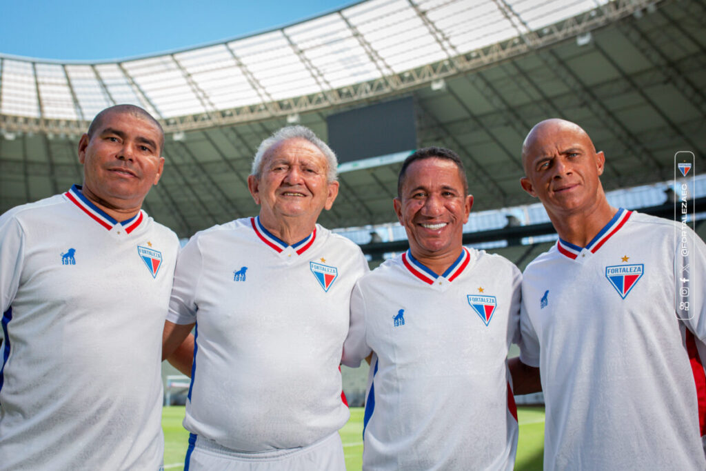 Fortaleza lança novo uniforme com homenagem a ídolos do passado e ao Castelão