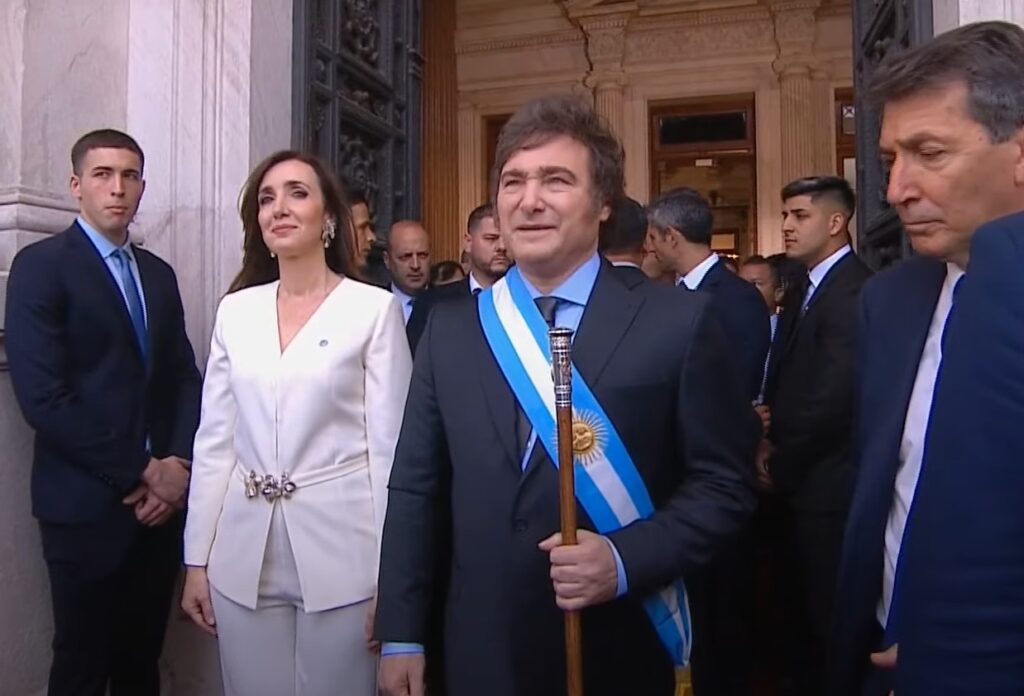 Javier Milei tomou posse hoje como presidente da Argentina