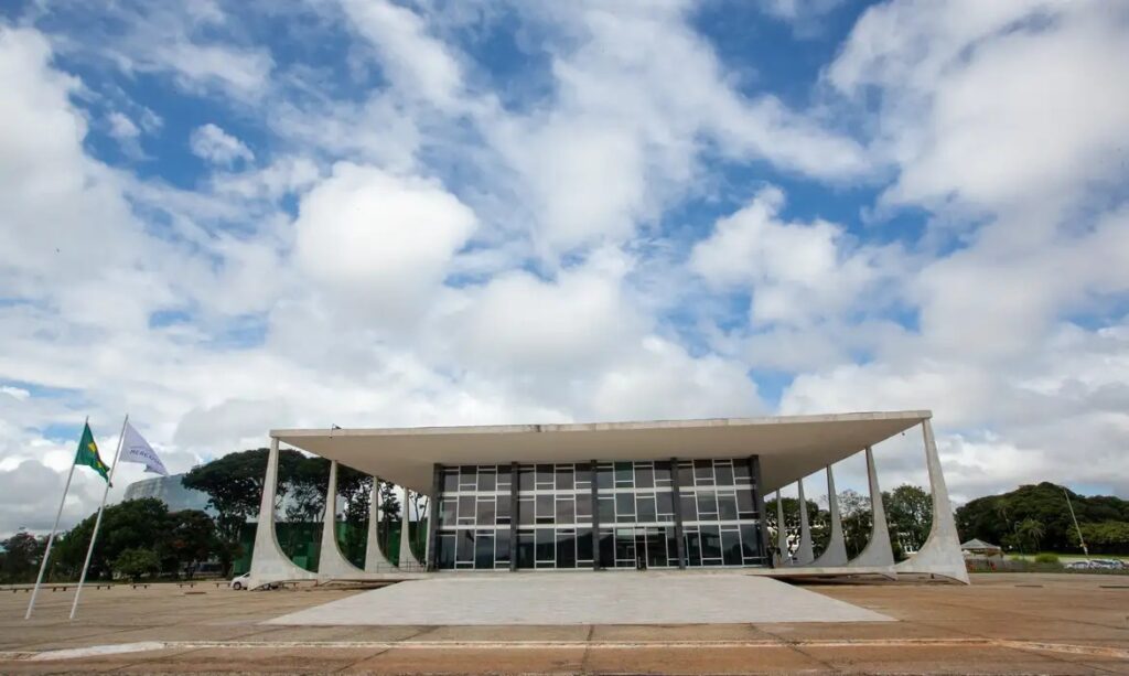 Supremo retoma julgamento sobre regras da licença-paternidade no Brasil