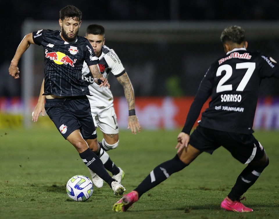 Jogos hoje (06/12/23) ao vivo de futebol: onde assistir e horário