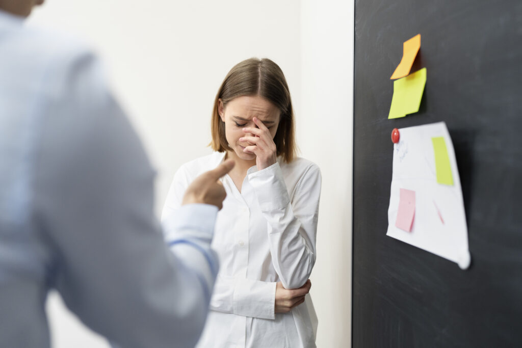 Por que ainda é preciso falar sobre assédio dentro do ambiente de trabalho?