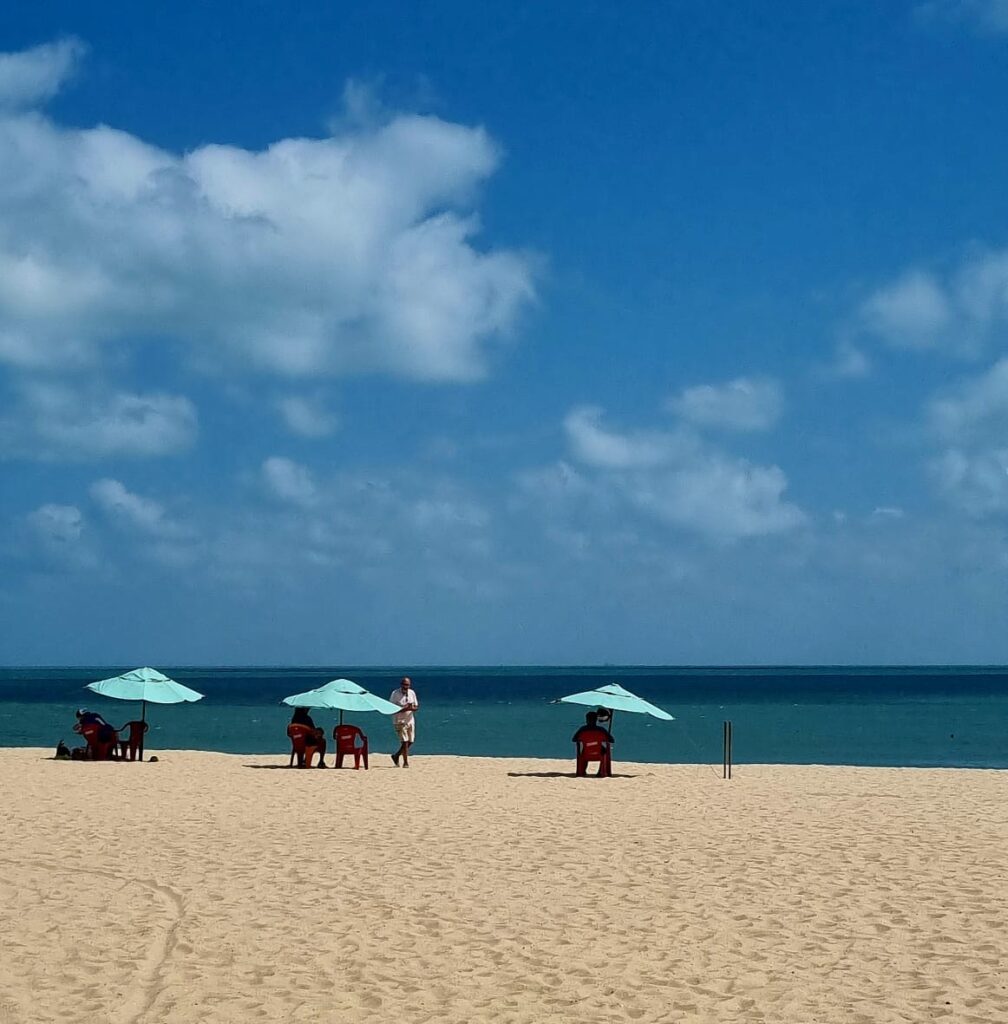 Fortaleza tem 23 praias próprias para banho neste fim de semana