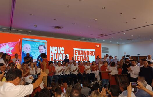 Evandro Leitão e oito prefeitos se filiam ao PT neste domingo (17)