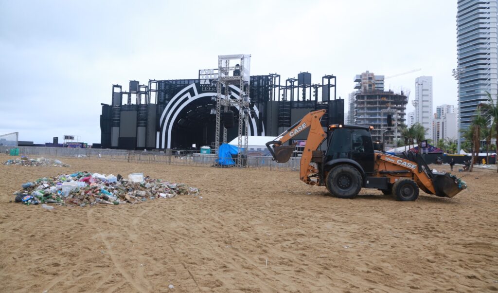 Réveillon 2024 gerou um total de 142 toneladas de lixo em Fortaleza