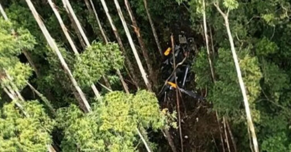 Helicóptero desaparecido é encontrado em mata fechada em São Paulo