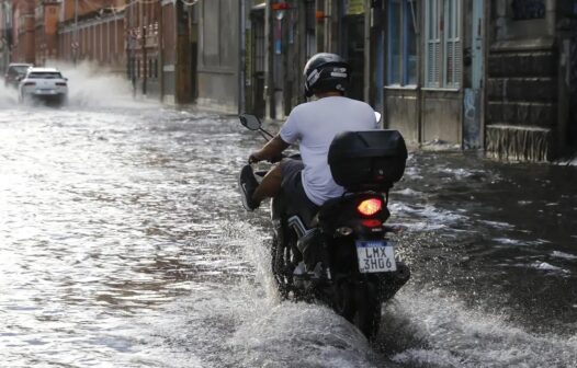 Prefeito do Rio decreta situação de emergência após chuvas intensas