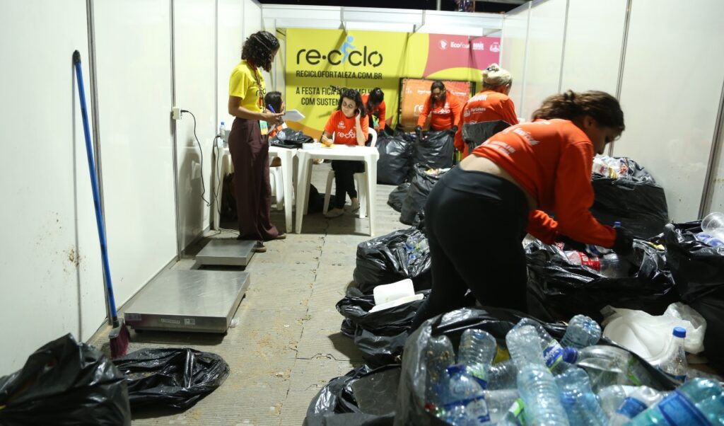 Catadores recolhem do Aterro 7,5 toneladas de lixo reciclável no Réveillon