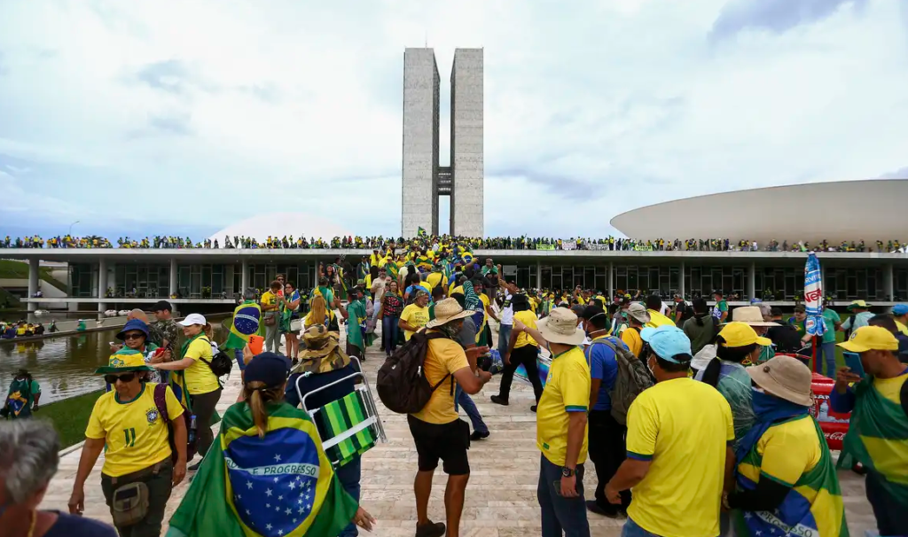 Câmara inaugura exposição para marcar um ano dos ataques de 8/1